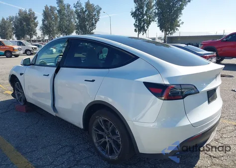 2025 Tesla Model Y Long Range Dual Motor Rear-Wheel Drive from USA, damaged, VIN 7SAYGDED2SF228123